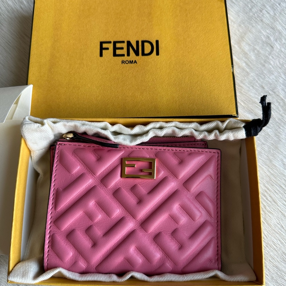 Fendi wallet in pink
